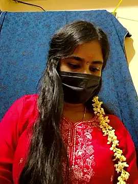 Webcam Model (mini-queen) is live