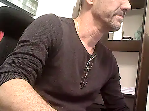 mastercharisma35 (Ask my age) - like tips ??? ı am hetero and office in