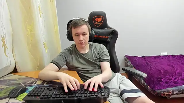 iliaskrislove live cam screenshot male on ReplayHer – Replays, Highlights & Live Cams