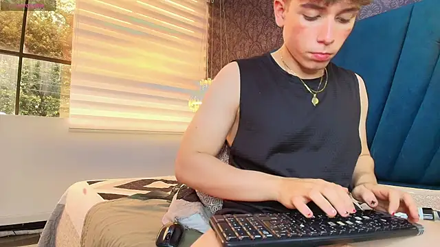 taylerwhite (M twink) - fucks tayler very hard for 3 min