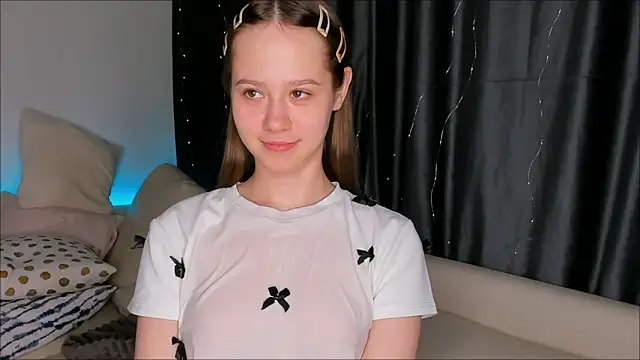 viollafoxy - ViollaFoxy's free webcam - UK Sex Cams