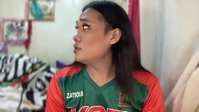 untouchable_mia webcam