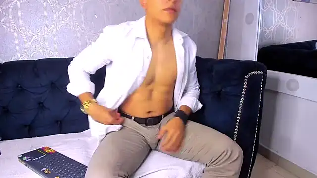 lucii_fer_ (M young) - naked, and doggy stile