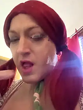 sissytrapdolly24's room