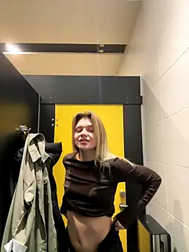 Webcam Model (ValenciaShock)  is live.Free join now!