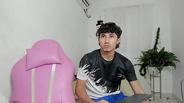 Laura_and_Kevin webcam