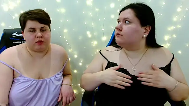 BeckyAndHellen webcam