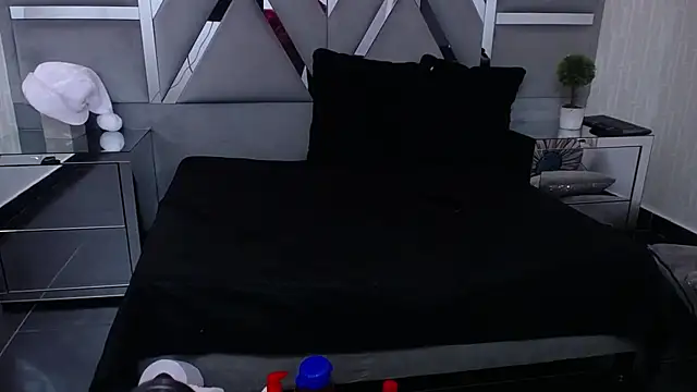 MonzerratBoyer webcam