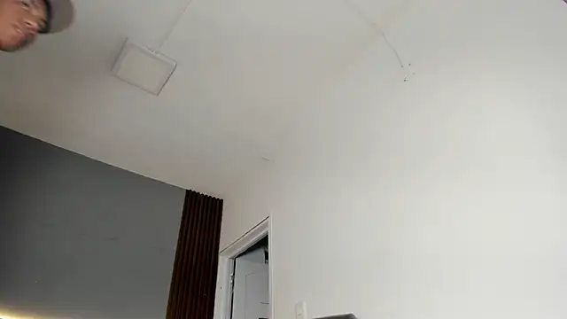 brunette__boy (Ask my age) - FORESKIN CLOSE CAMERA