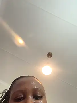 Bootyliciouse21X webcam