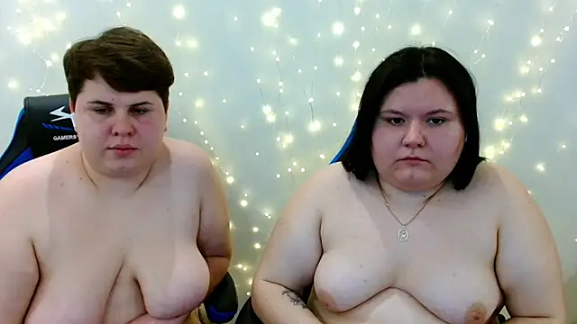 BeckyAndHellen webcam