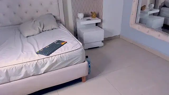 lucii_fer_ (M young) - masturbation with saliva