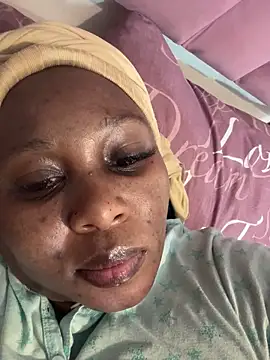 Bootyliciouse21X webcam