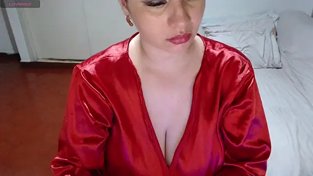 MommyHelpsmee webcam