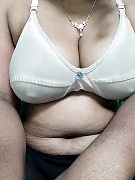 Webcam Model (Uma-2)  is live.Free join now!