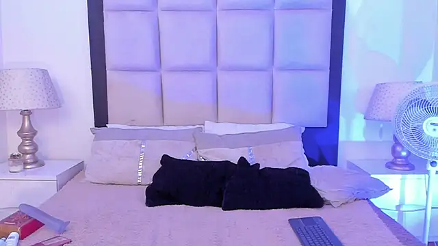 RachelleEvans webcam stripchat model stream image