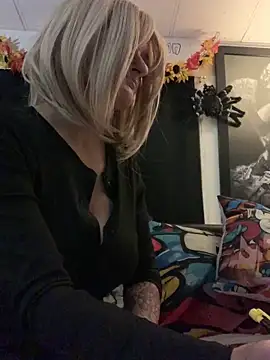 blondebarbiebae webcam