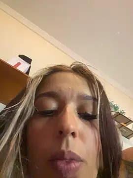 Webcam Model (BlueStoneX)  is live.Free join now!