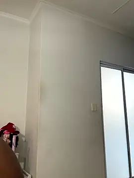 Webcam Model (Bootyliciouse21X) is live