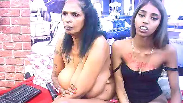 IndianSexySlender webcam