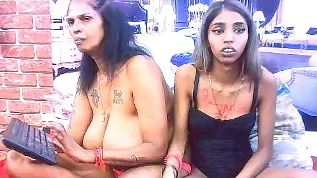 IndianSexySlender webcam