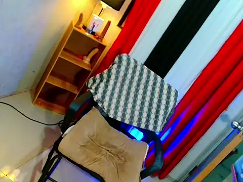 HOLLYWOOD_QUEEN_88 webcam