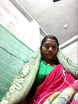 vipmonalisha (F young) - Boobs show