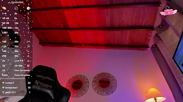 laura-hills18 webcam