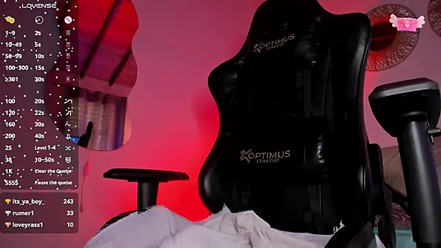 laura-hills18 webcam