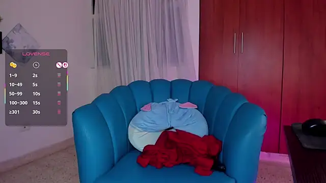 julie_markk (Ask my age) - shsow boobs and spank ass