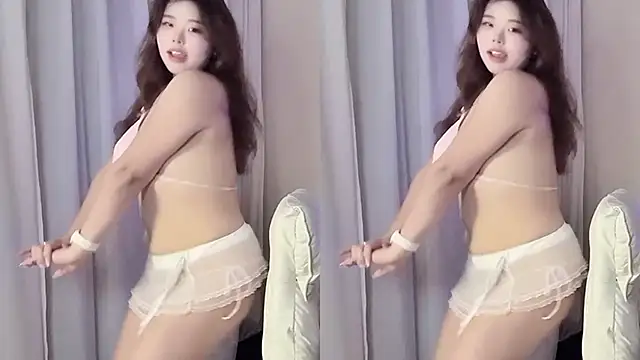 xiaotanbaby - Xiaotanbaby's free webcam - UK Sex Cams