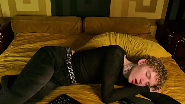 travis_clas (M twink) - cum show