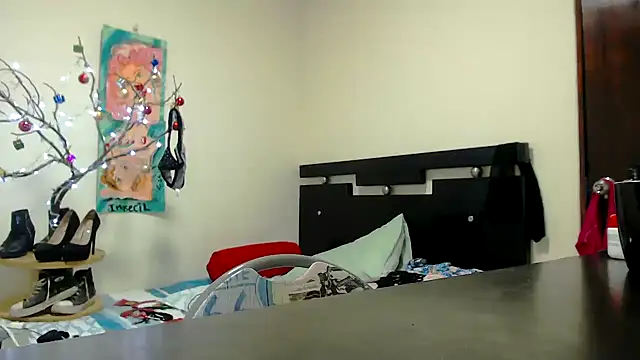 Alicia_inblack webcam