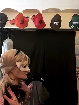 blondebarbiebae webcam