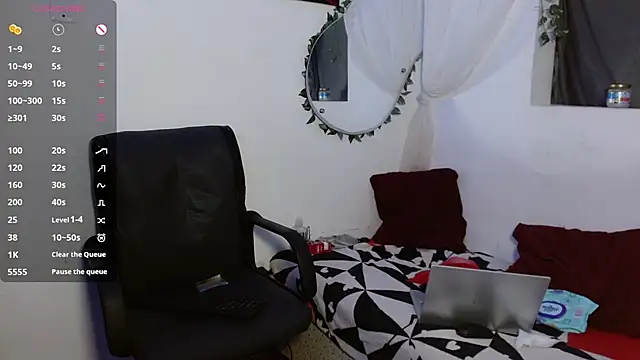 Luna-Naughty webcam