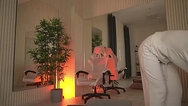 emmablanco (F teen) - butplugg and oil ass