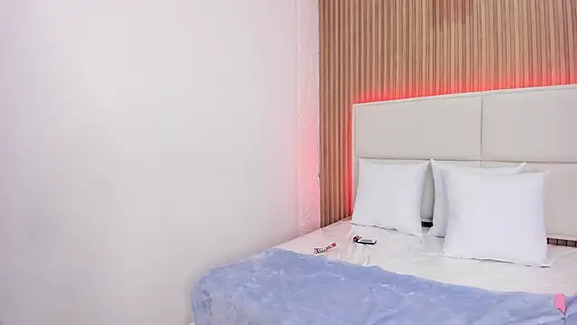 valery_thompsson webcam