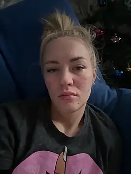 DreamGirl-777 webcam