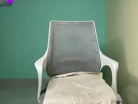 classy_kritii webcam