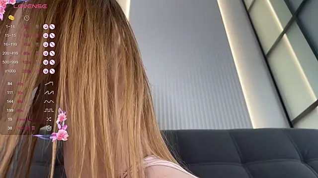 MiraJuicyJune webcam