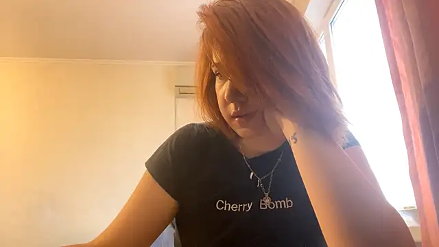 Julie_mayers_ webcam