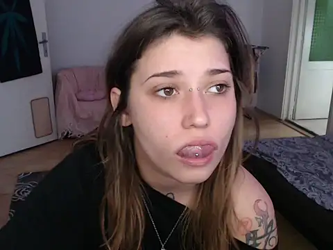 AlienforTwenty webcam