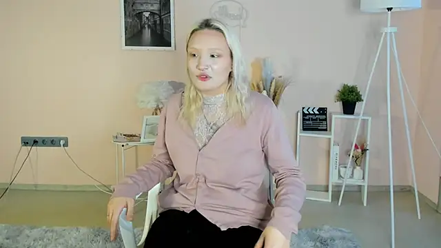 AdelinaMaddalena webcam