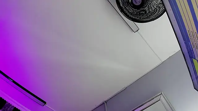 Agatha_Pleasure webcam