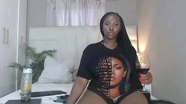 naughtyblackdolie webcam