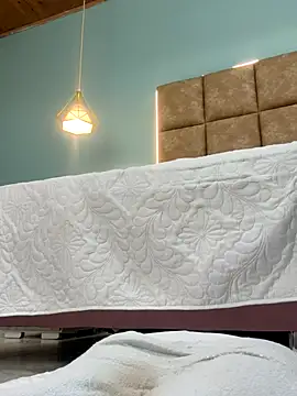 Webcam Model (Natalia_Saenz_)  is live.Free join now!