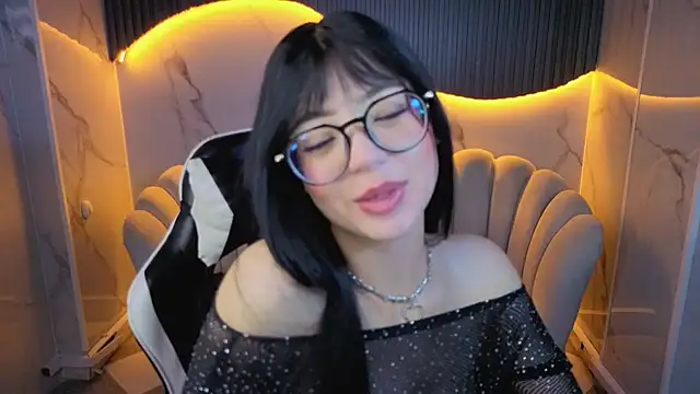 _mia_collins_b_ webcam