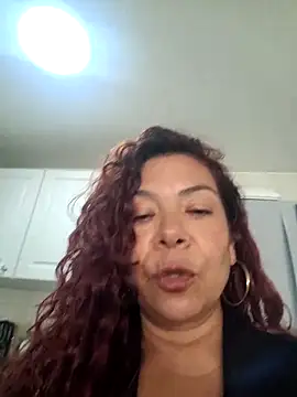 Scarlet_curly webcam