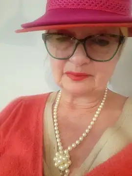 Webcam Model (Hot-Muci)  is live.Free join now!