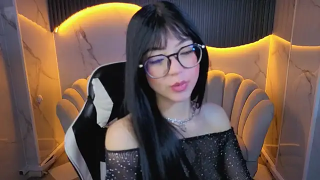 _mia_collins_b_ webcam